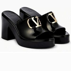 VALENTINO GARAVANI PM Sandals / Mules Black Patent Leather Chrome Logo Size 40